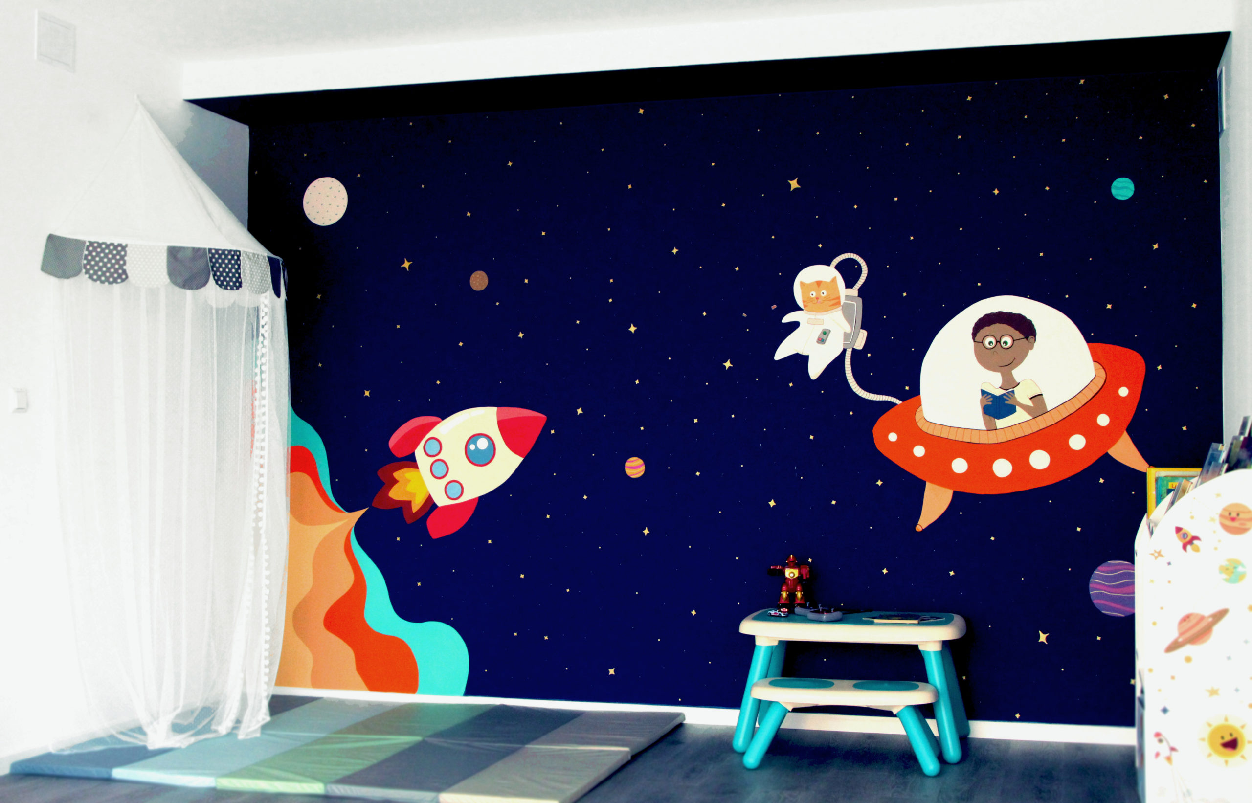 Fresque-murale-wallart-galaxie-fusée-planètes-pour-enfants